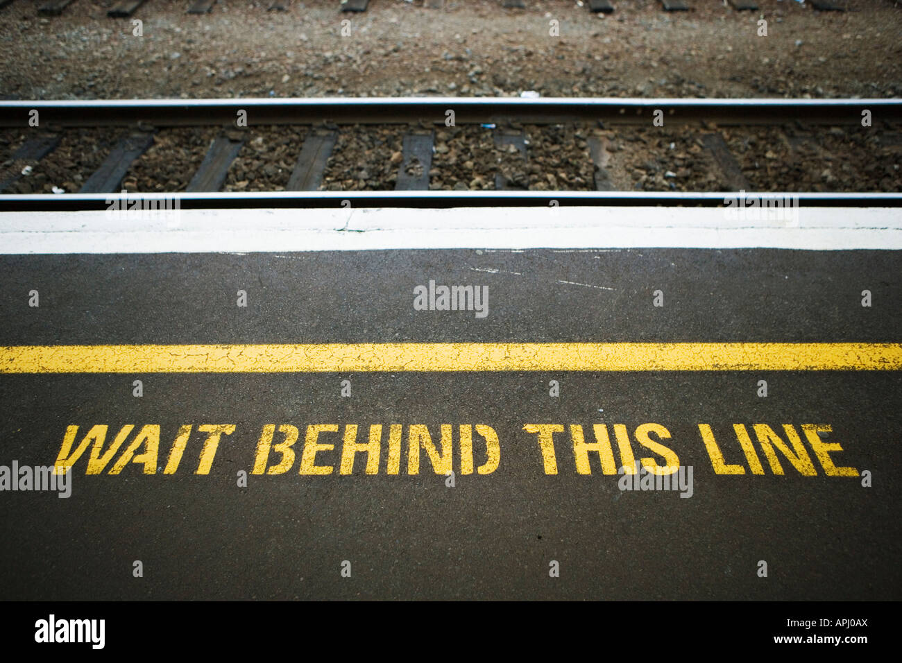 Warten Sie hinter dieser Linie Bahnhof Palmerston North New Zealand Stockfoto