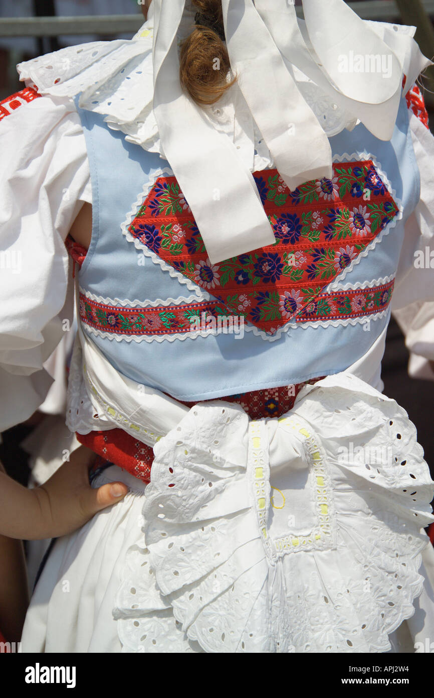 Mädchen in traditioneller Tracht der slowakischen Stockfoto