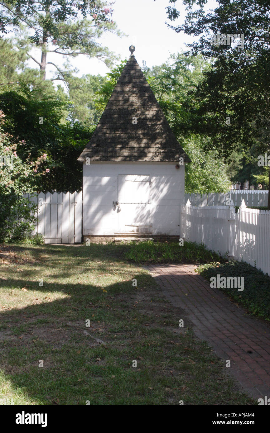 Gartenhaus und Zaun in Williamsburg, VA, USA Stockfoto