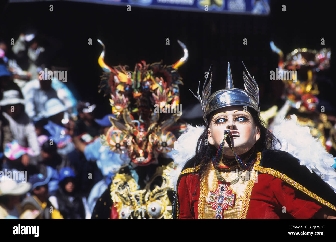 Erzengel Michael führenden Teufel in die Diablada tanzen, Karneval von Oruro, Bolivien Stockfoto