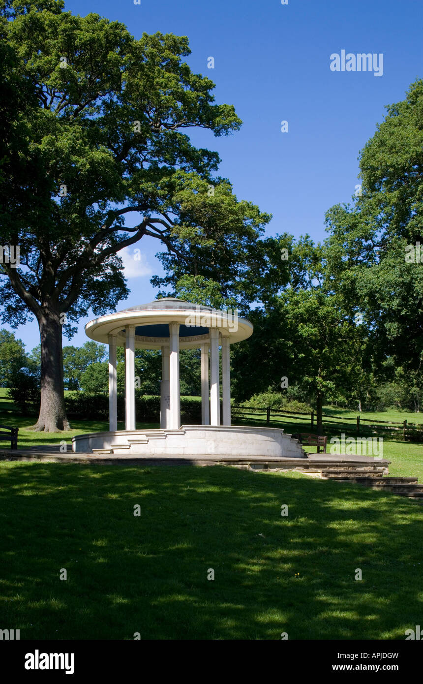 Das Denkmal für die Magna Carta, Runnymede, Surrey, England - Blick von der Unterzeichnung der Magna Carta von König John im Jahre 1215 Stockfoto