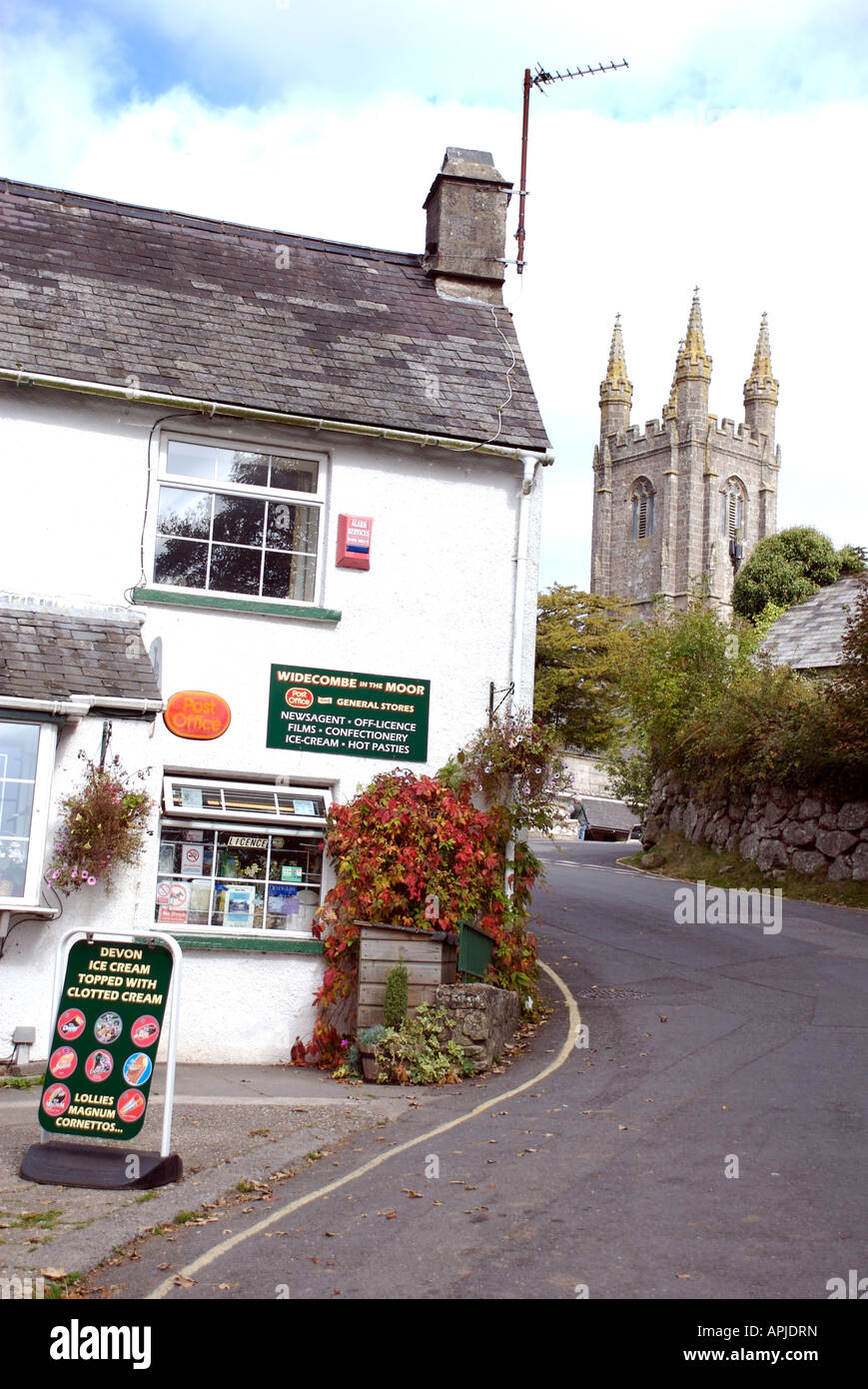 Widecombe in das Moor Dorf Postamt und St Pancras Kirche, Dartmoor, Devon Stockfoto