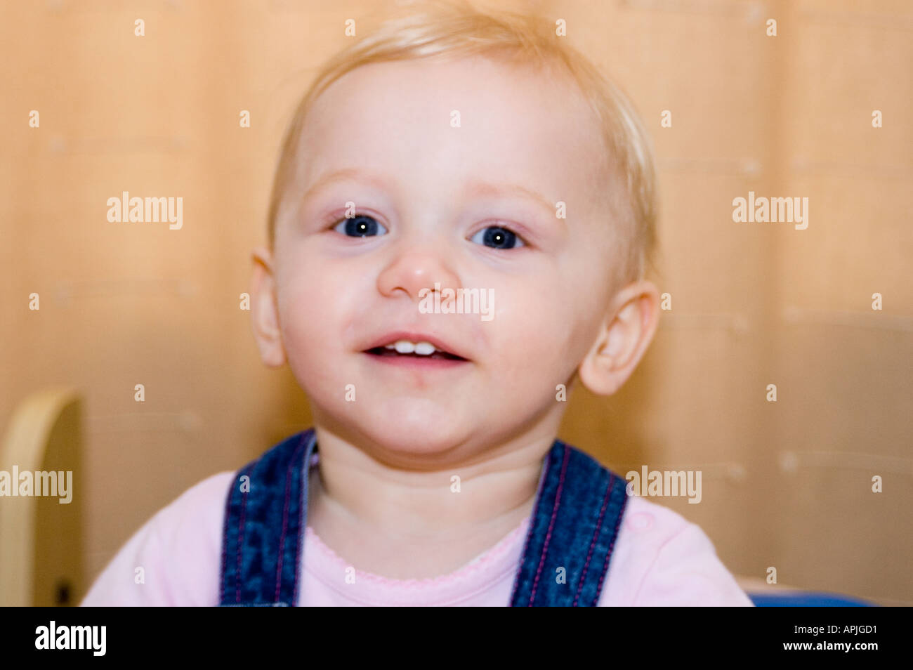 Baby mit Smiley Stockfoto