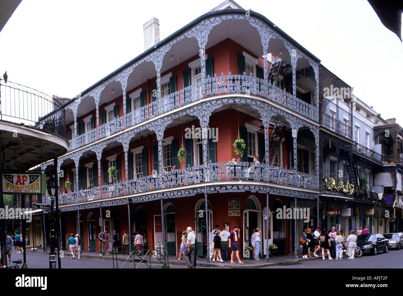 New Orleans Bourbon Street Balkon Haus Menschen Stockfoto