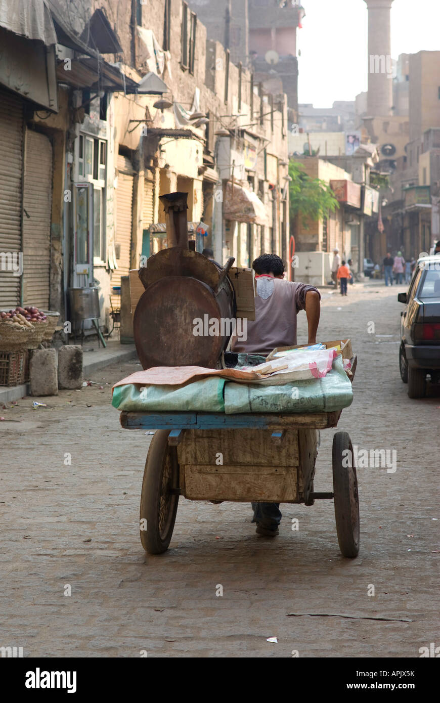 Lebensmittel Verkäufer mit Karren, zurück Straßen von Kairo Stockfoto