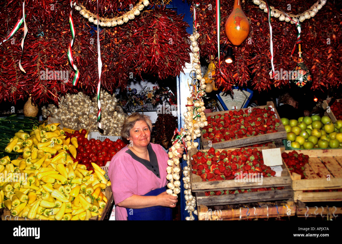 Die große Markthalle oder die Zentralmarkthalle am Fövám Tér größte Markthalle in Budapest. Stockfoto