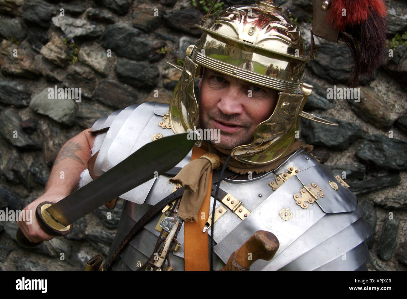 Re Inszenierung im römischen Fort Holyhead Stockfoto