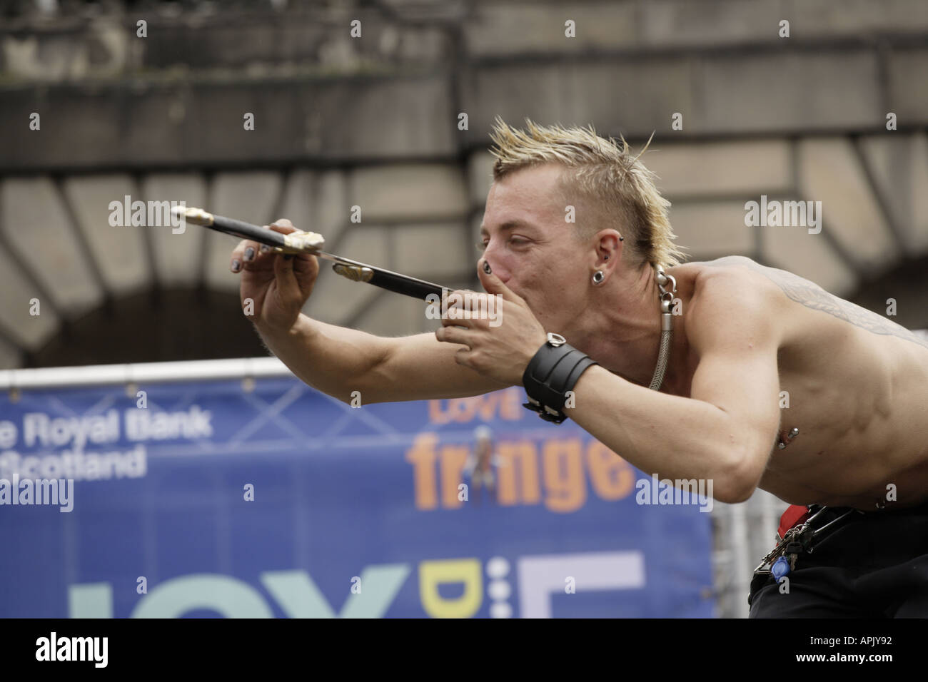 Sword swallower Stockfoto