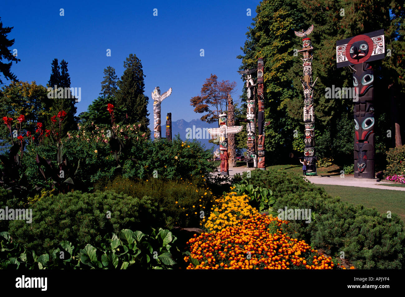 Stanley Park Totempfähle am Brockton Point, Vancouver, BC, Britisch-Kolumbien, Kanada - Frühling Stockfoto