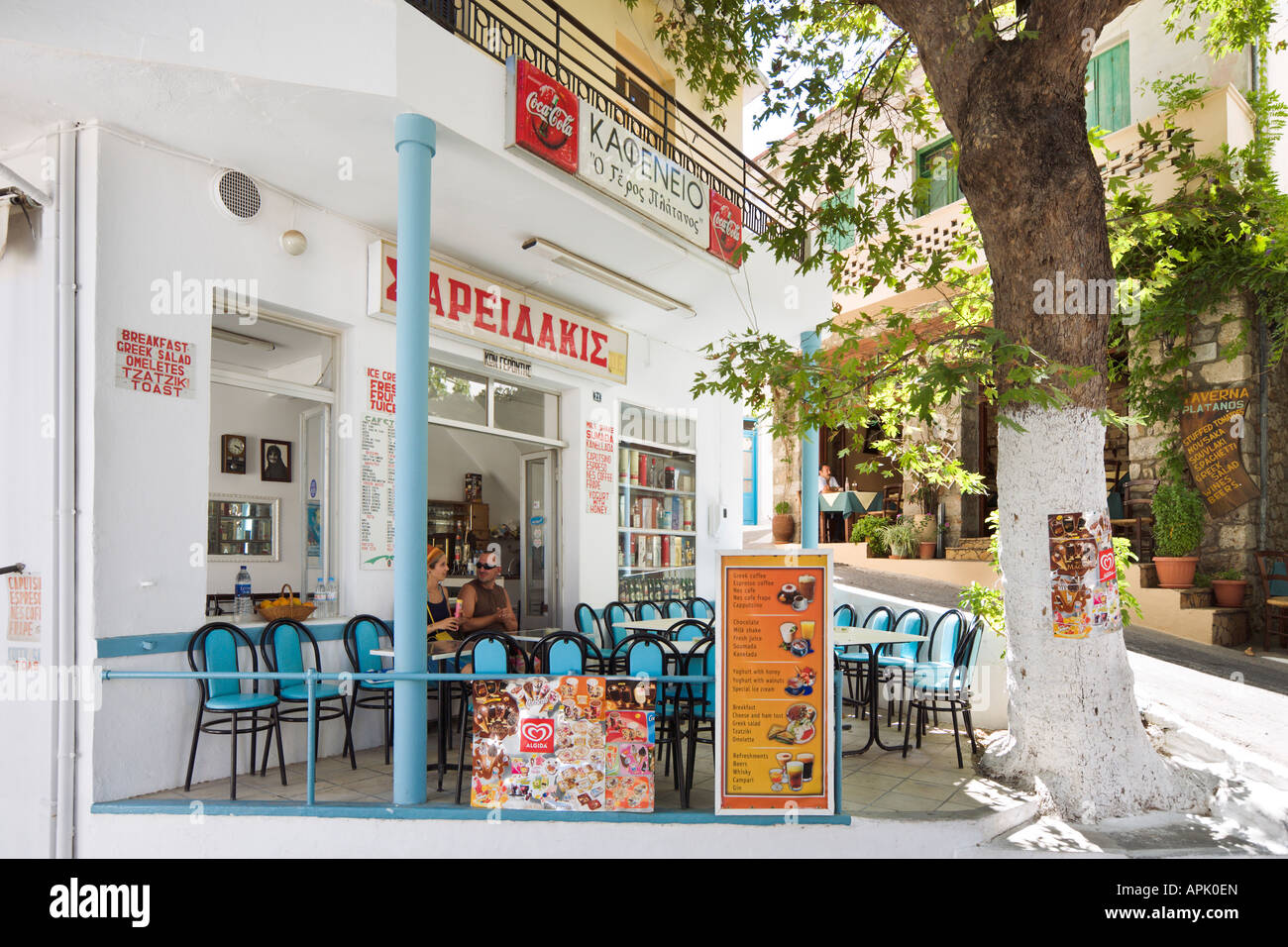 Cafe Bar (Kafenion), Berg Dorf Kritsa, in der Nähe von Agios Nikolaos, Nordostküste, Kreta, Griechenland Stockfoto