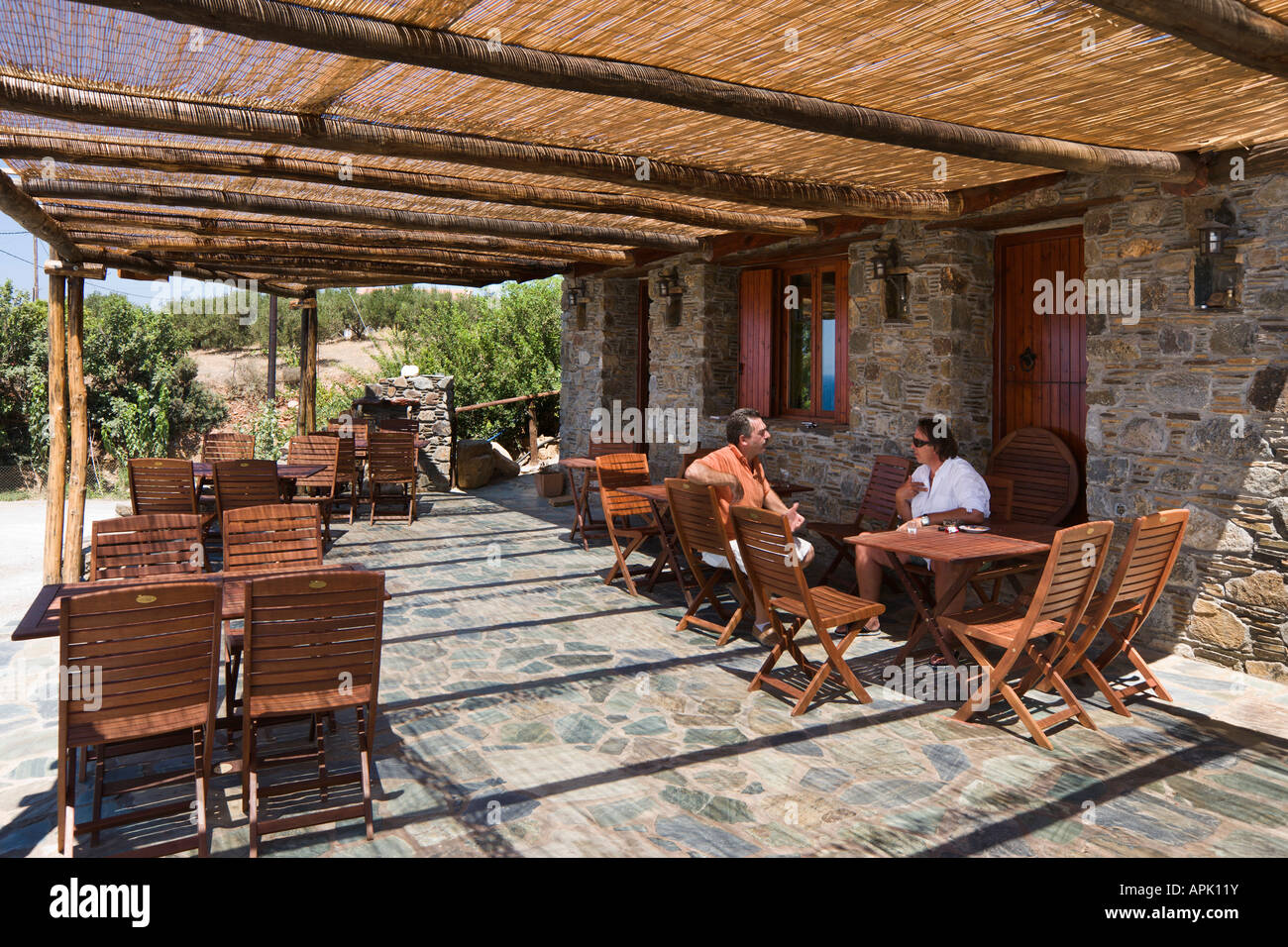 Cafe und Bar, Livadia, Westküste, Provinz Chania, Kreta, Griechenland Stockfoto