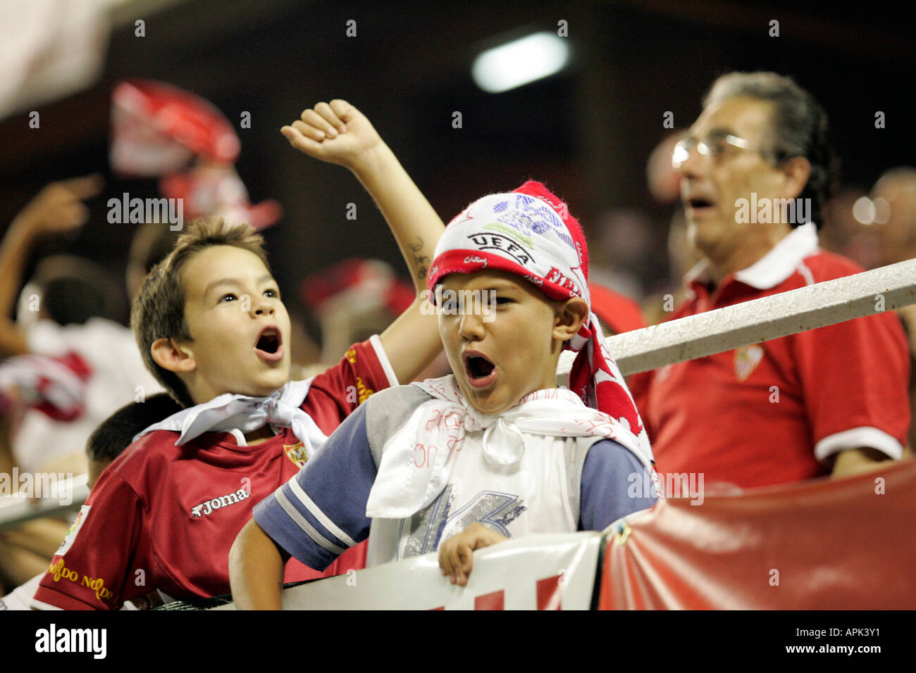 Sevilla FC Young Fans feiern ein Ziel Stockfoto