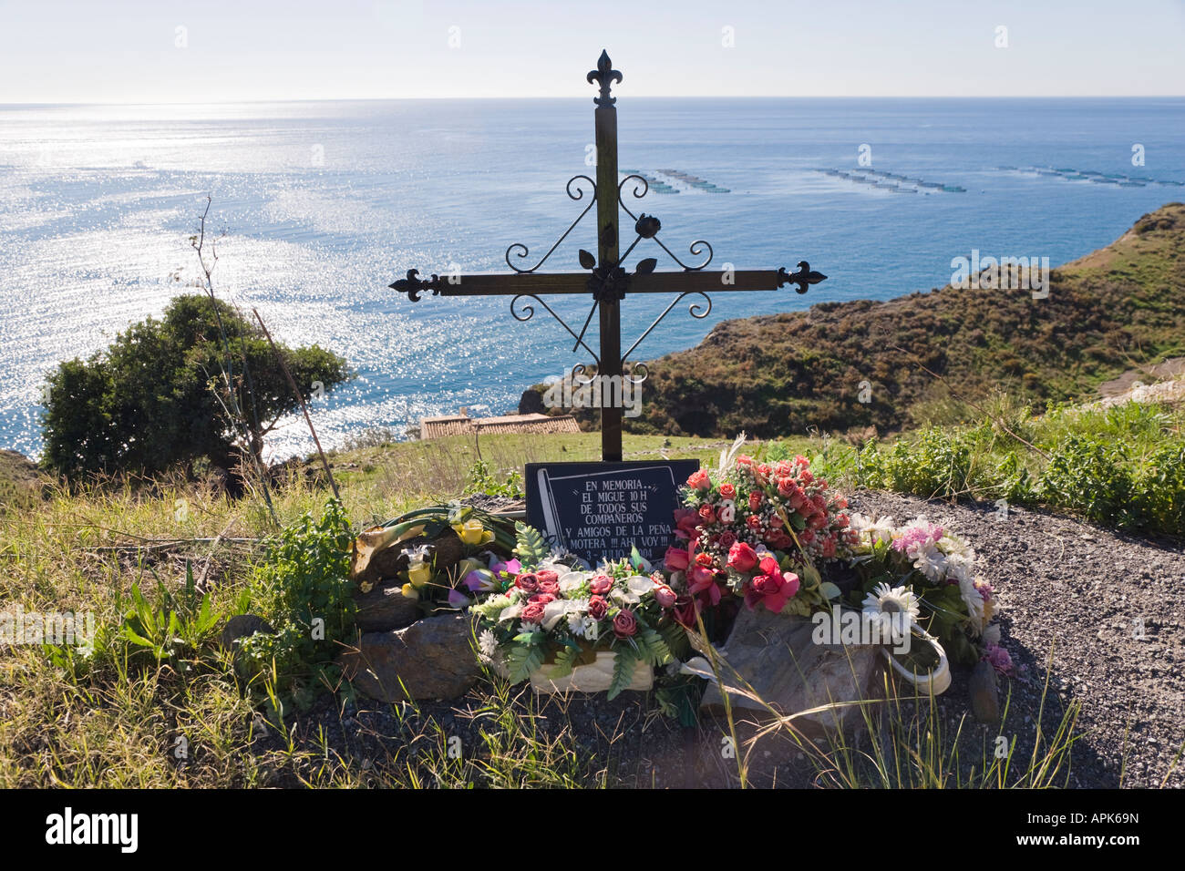 in der Nähe von Salobreña Costa Tropical Granada Provinz Spanien Straßenrand Gedenken an Toten Motorradfahrer Stockfoto