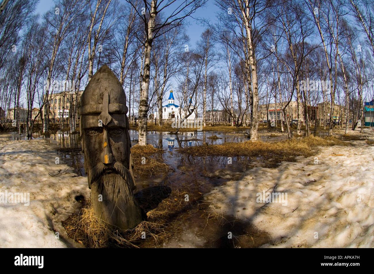 Holzskulpturen in Nogligi City im Fernen Osten Russlands Stockfoto