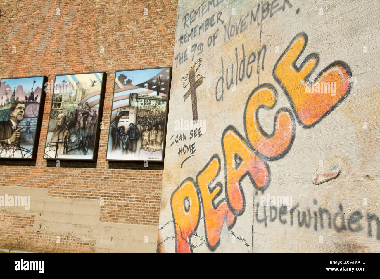 ILLINOIS Dixon Modell Nachbau der Berliner Mauer mit Freiheit Graffiti Gemälde historischer Momente Präsident Ronald Reagan Stockfoto
