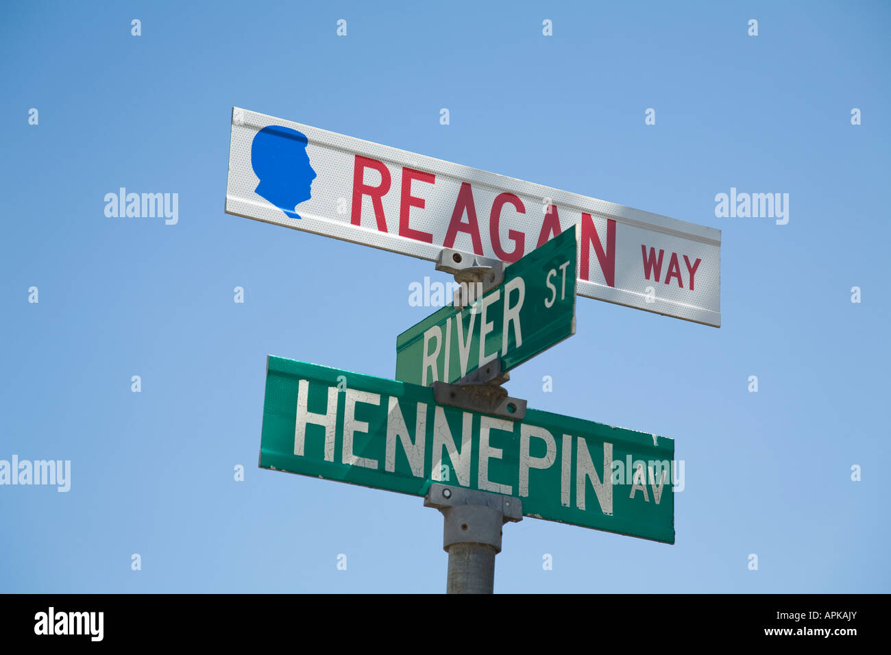 ILLINOIS Dixon Reagan Straßenschild Kreuzung Hennepin und Fluss Straßen Speicher des amerikanischen Präsidenten Ronald Reagan Stockfoto
