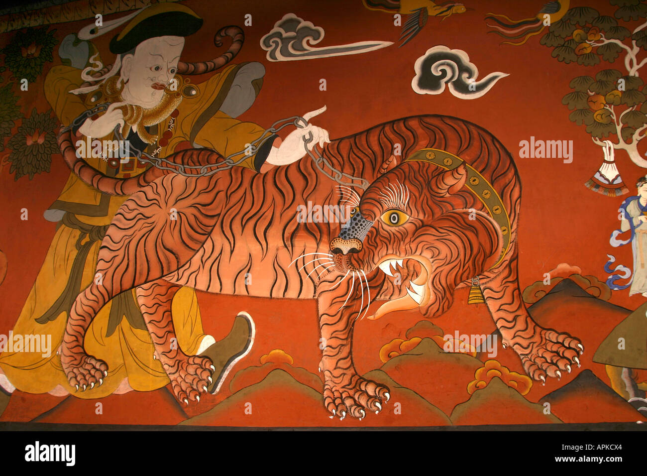 Bhutan Paro Festival Tsechu Tiger Wandmalerei in den Dzong Stockfoto
