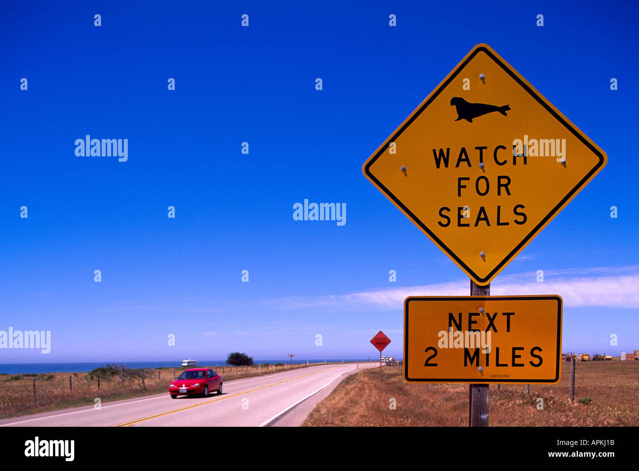 Warnung-Straßenschild, warnen Schilder - Siegel überqueren am Pacific Coast Highway 1, Kalifornien, USA Stockfoto