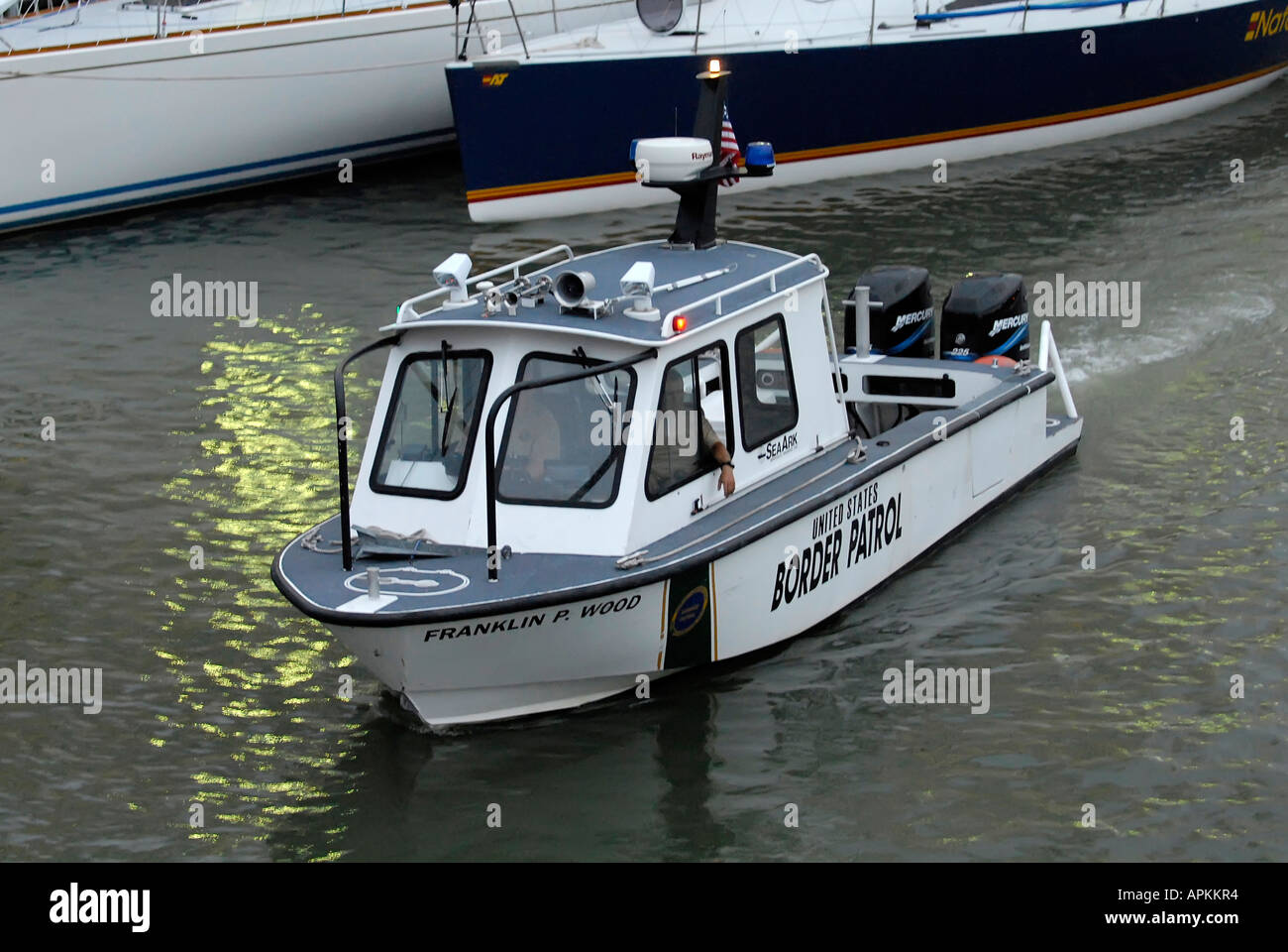 Polizei-Einsatz Boote Fahrräder und verschiedene Formen der Kommunikation um zu patrouillieren, ein fest, an denen große Menschenmengen Stockfoto