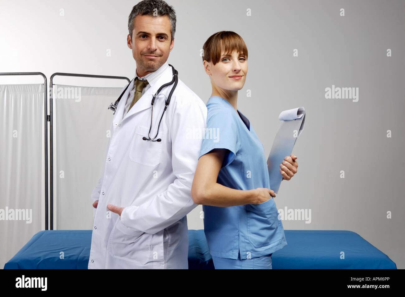 Männliche und weibliche Ärzte Stockfoto