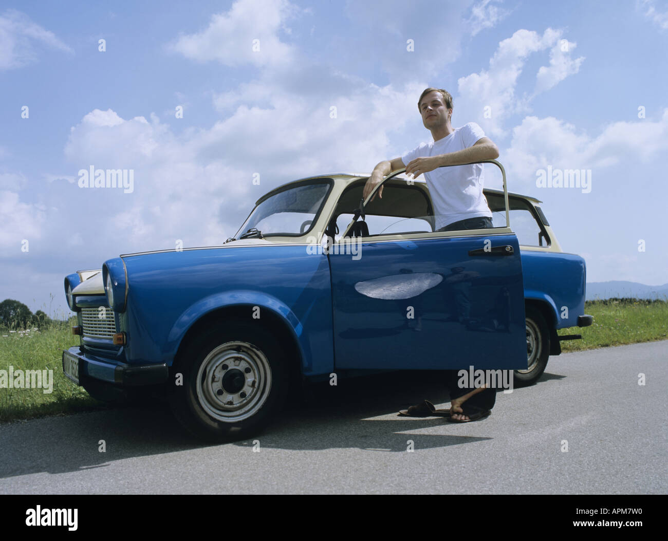 Mann mit Auto Stockfoto