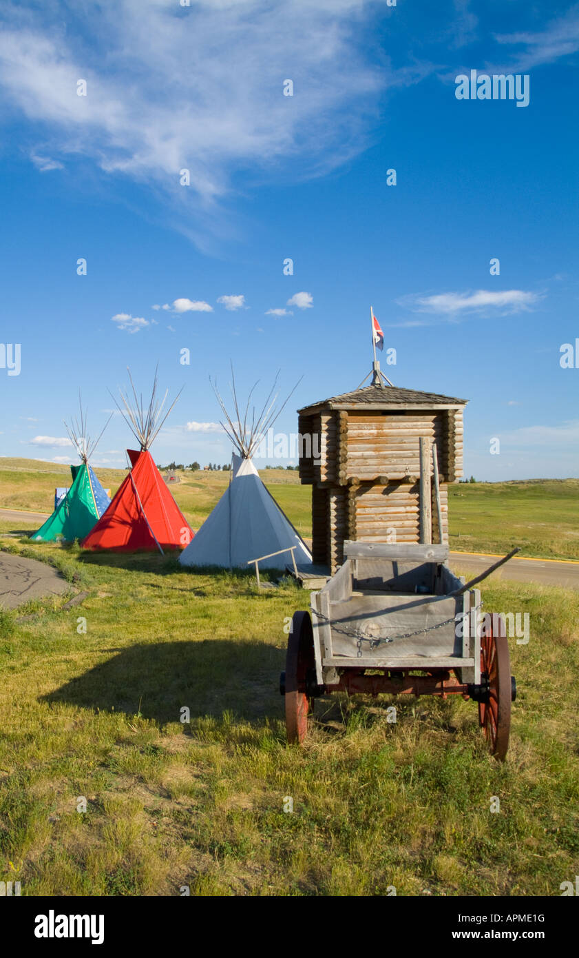 Bunten Tipi und Altbauten bei Custers Last Stand am Little Big Horn in Montana Stockfoto
