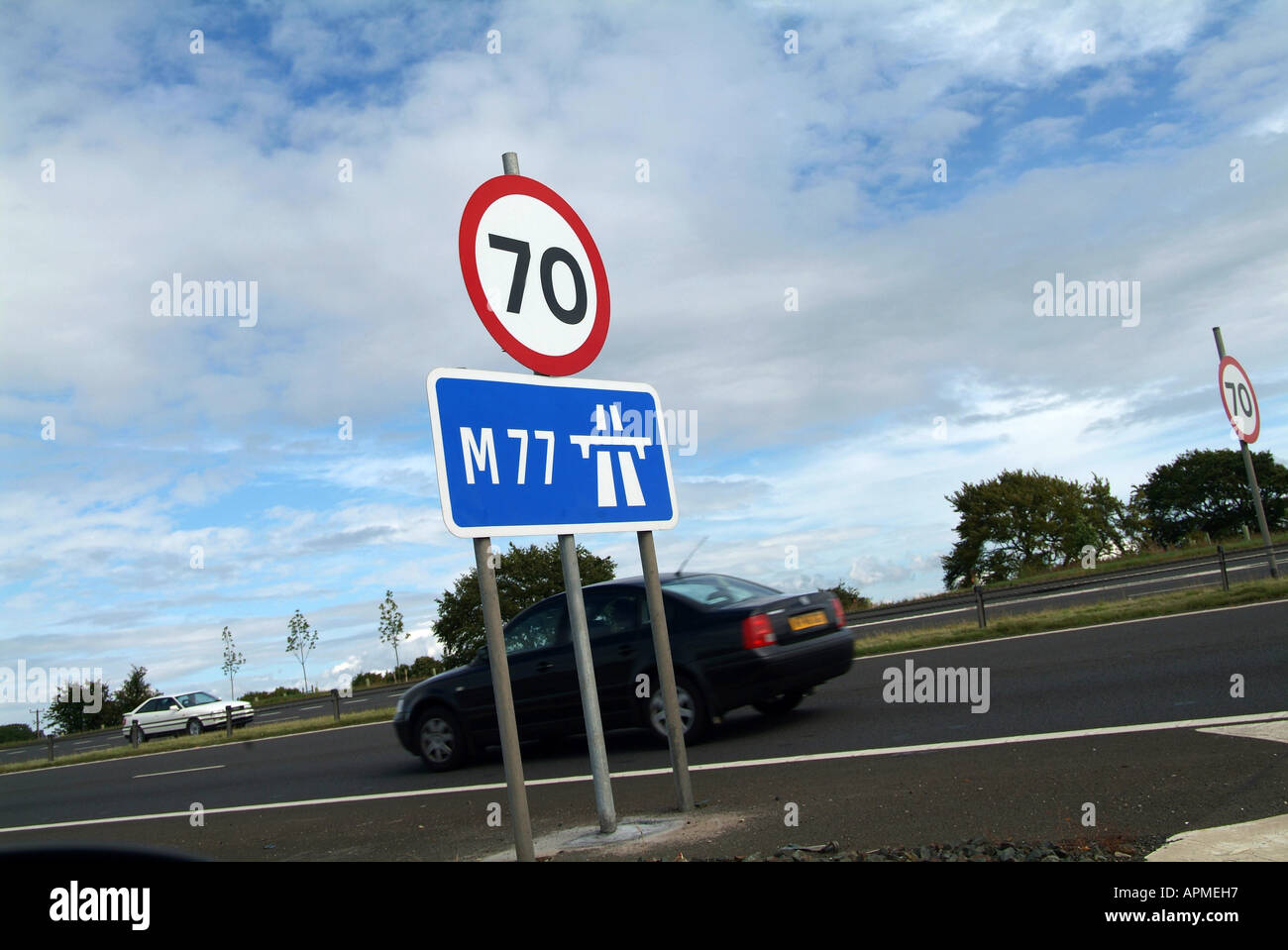 70 km/h Weg anmelden M77, in der Nähe von Kilmarnock, zentrales Schottland 2006 Stockfoto