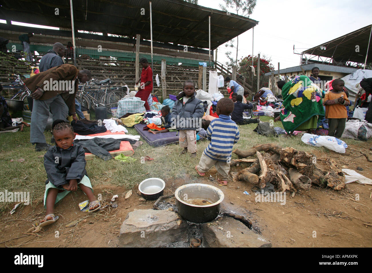 IDPs suchen Zuflucht vor den Problemen nach den Wahlen im Afhara Stadium von Nakuru, Kenia, Ostafrika Stockfoto