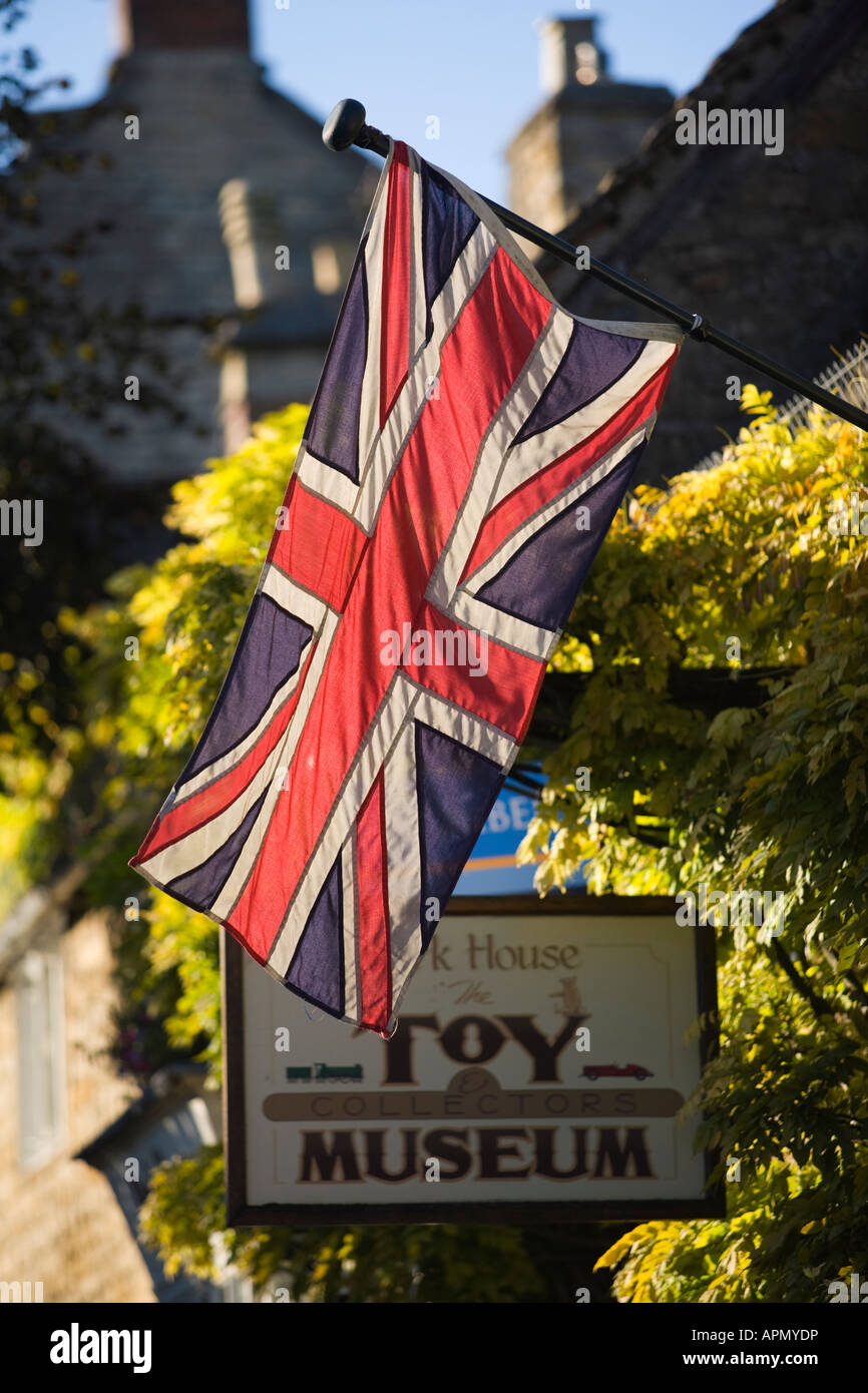Union Jack Flagge verstauen auf dem würde Gloucestershire UK Stockfoto
