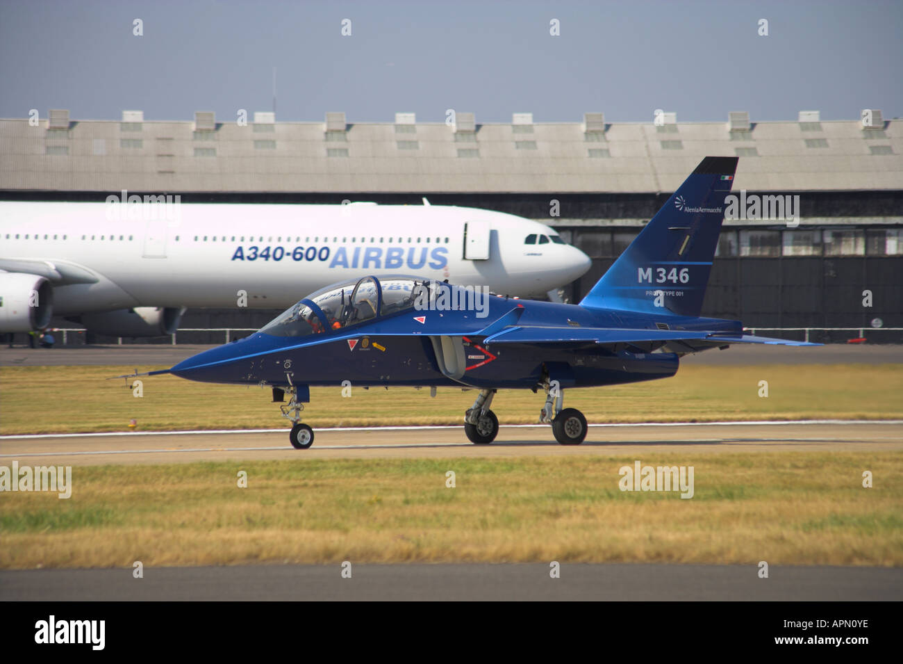 Aermacchi M346 Prototyp 001 auf allen Lauf Stockfoto