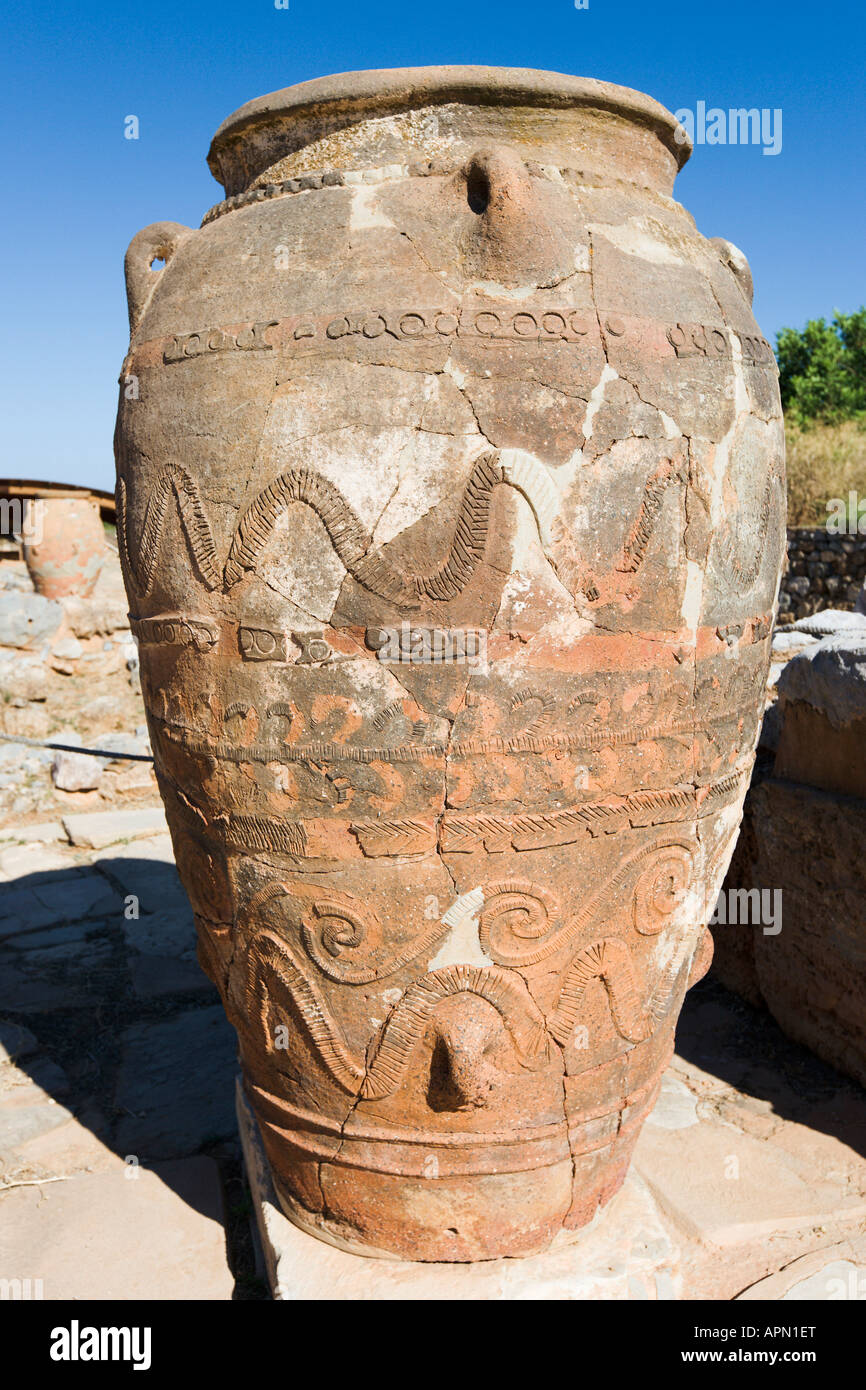 Großen Pithos oder Vorratsgefäß, Ruinen der alten minoischen Palast, Malia, Nordküste, Kreta, Griechenland Stockfoto