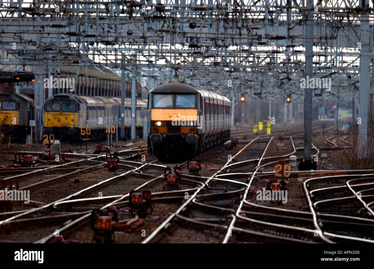 Ein Labyrinth von Gleisen in Crewe station Stockfoto