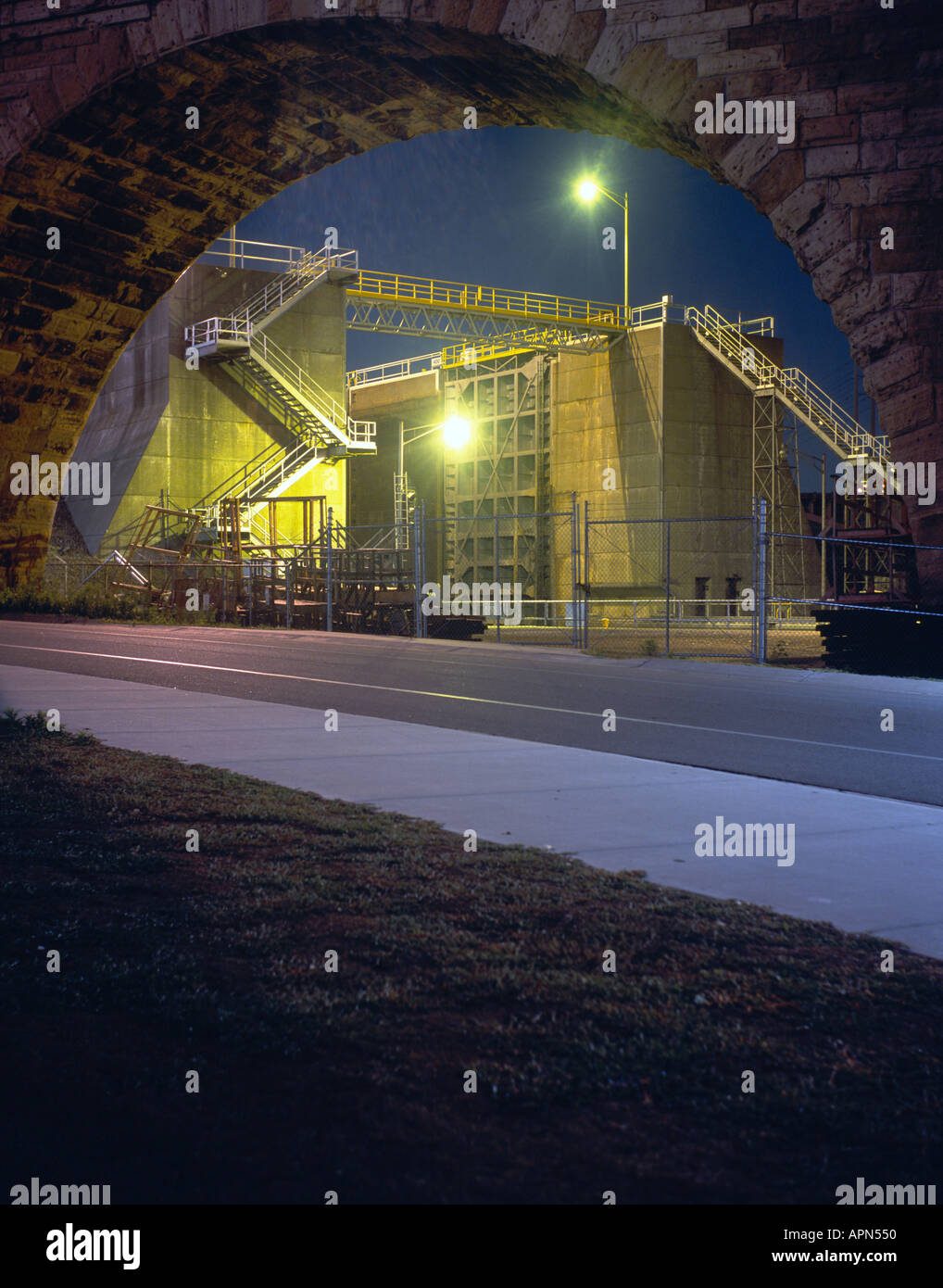 Mississippi Fluß Lock und Damm Nummer ein Minneapolis Minnesota in der Nacht Stockfoto