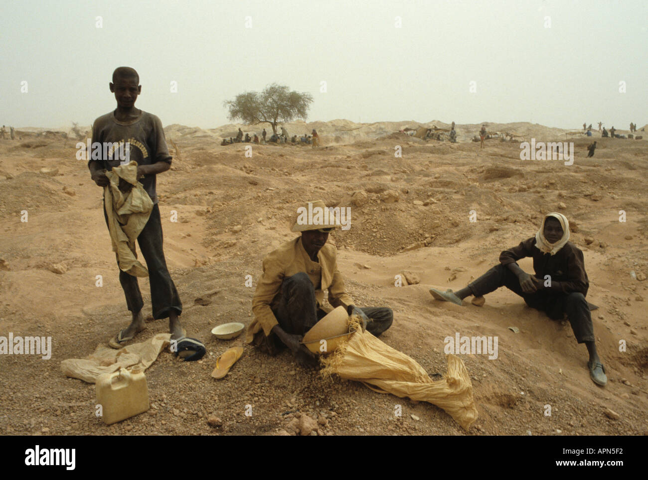 Bergleute bei Ausgrabungen in Gold rush in der Sahel-Zone der nördlichen Burkina Faso Stockfoto