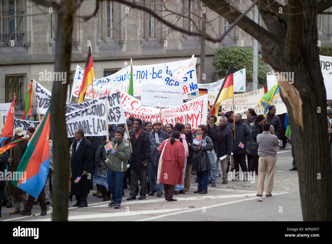 November 2003 Protestmarsch in Richtung Parlament gegen den Krieg auf eritreische äthiopischen Grenze, Straßburg, Elsass, Frankreich Stockfoto