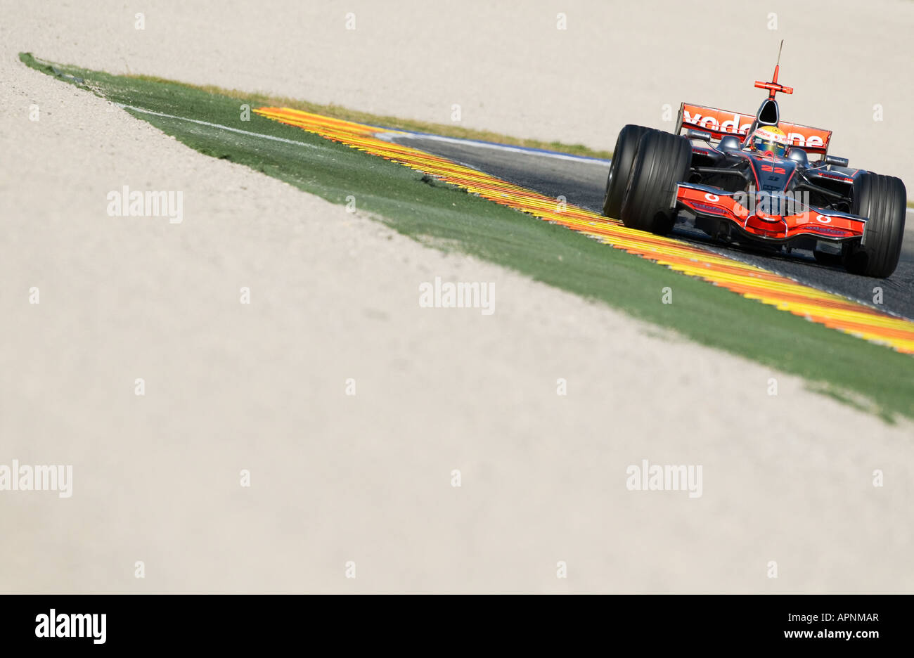 Lewis HAMILTON (GBR) im McLaren-Mercedes MP4-23-Formel-1-Rennwagen am Circuit Ricardo Tormo Stockfoto