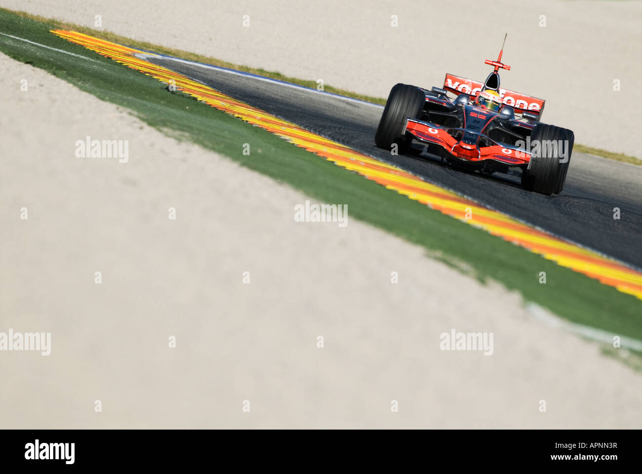 Lewis HAMILTON (GBR) im McLaren-Mercedes MP4-23-Formel-1-Rennwagen am Circuit Ricardo Tormo Stockfoto