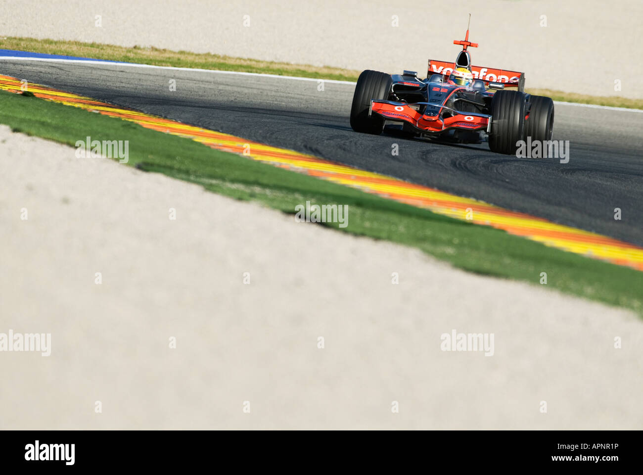 Lewis HAMILTON (GBR) im McLaren-Mercedes MP4-23-Formel-1-Rennwagen am Circuit Ricardo Tormo Stockfoto