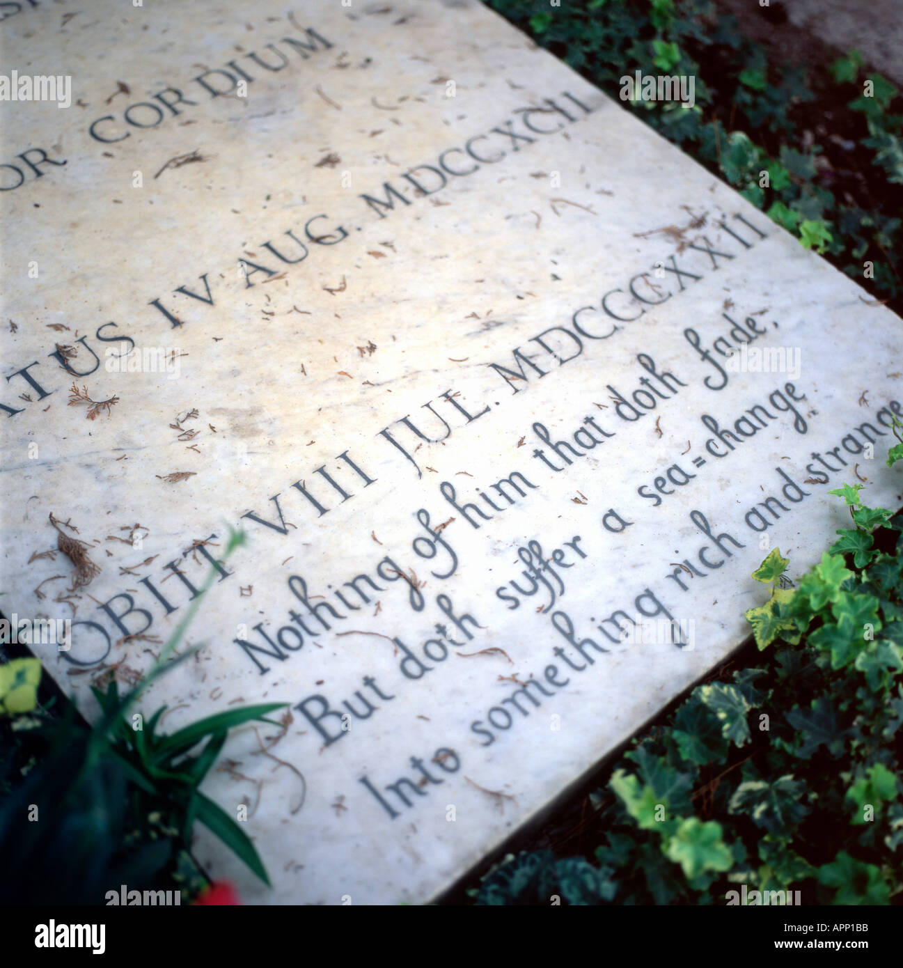 Der Grabstein des englischen Dichters Percy Bysshe Shelley auf dem protestantischen Friedhof in Rom Italien Stockfoto