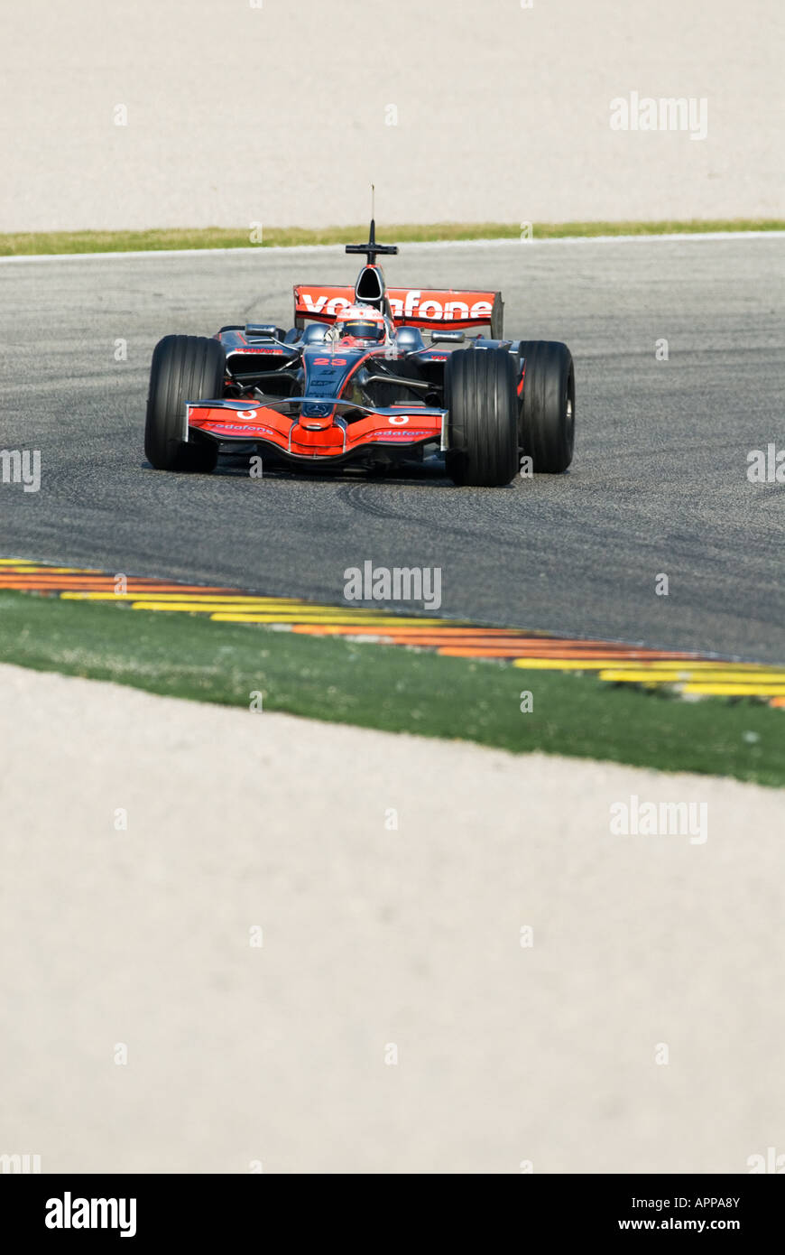 Heikki KOVALAINEN (FIN) im McLaren-Mercedes MP4-23-Formel-1-Rennwagen am Circuit Ricardo Tormo, Jan.2008 Stockfoto