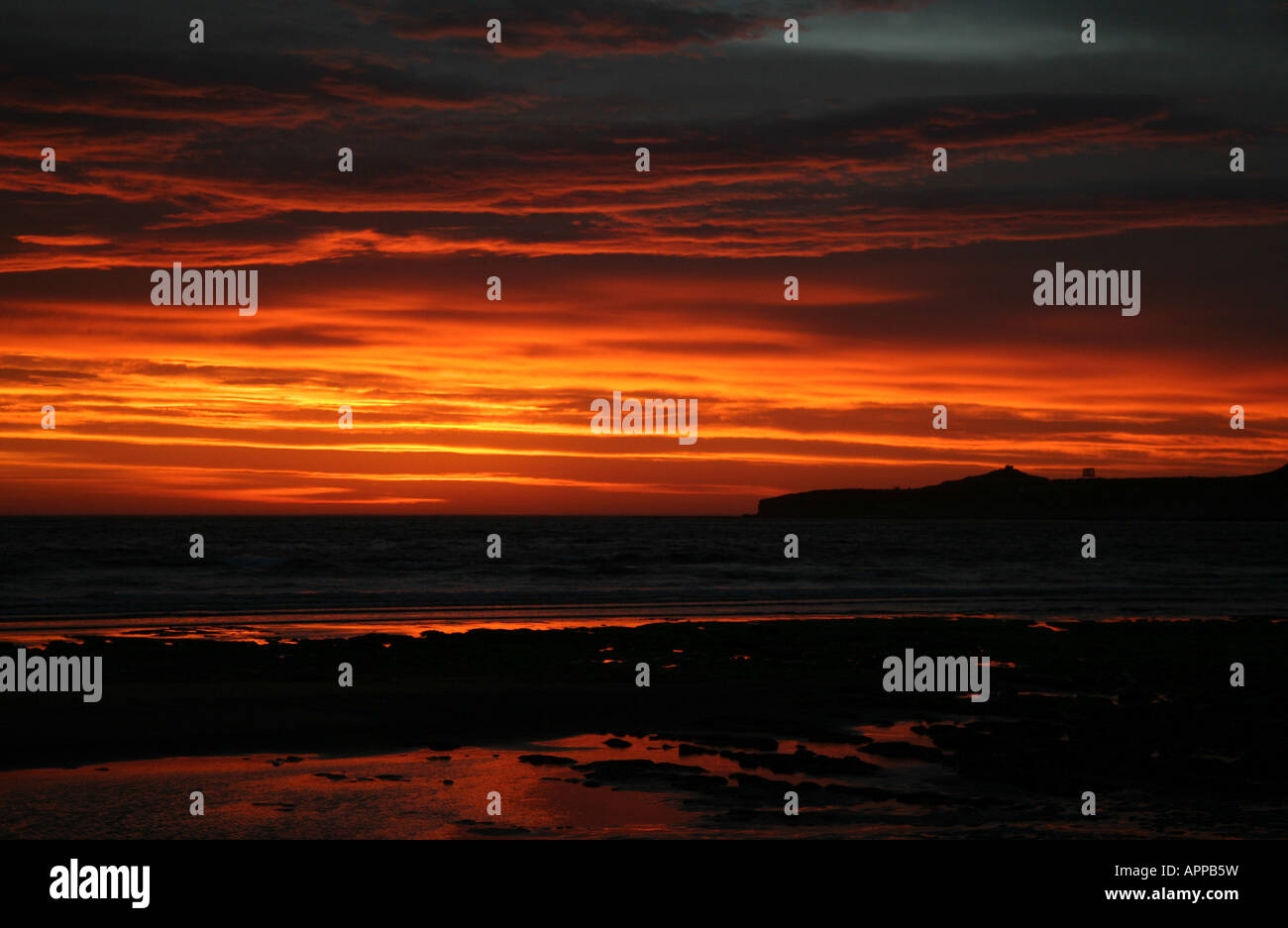 15. Oktober 2007 Sonnenuntergang über Golfo Nuevo aus Piramides Halbinsel Valdes Chubut Patagonien Argentinien Stockfoto