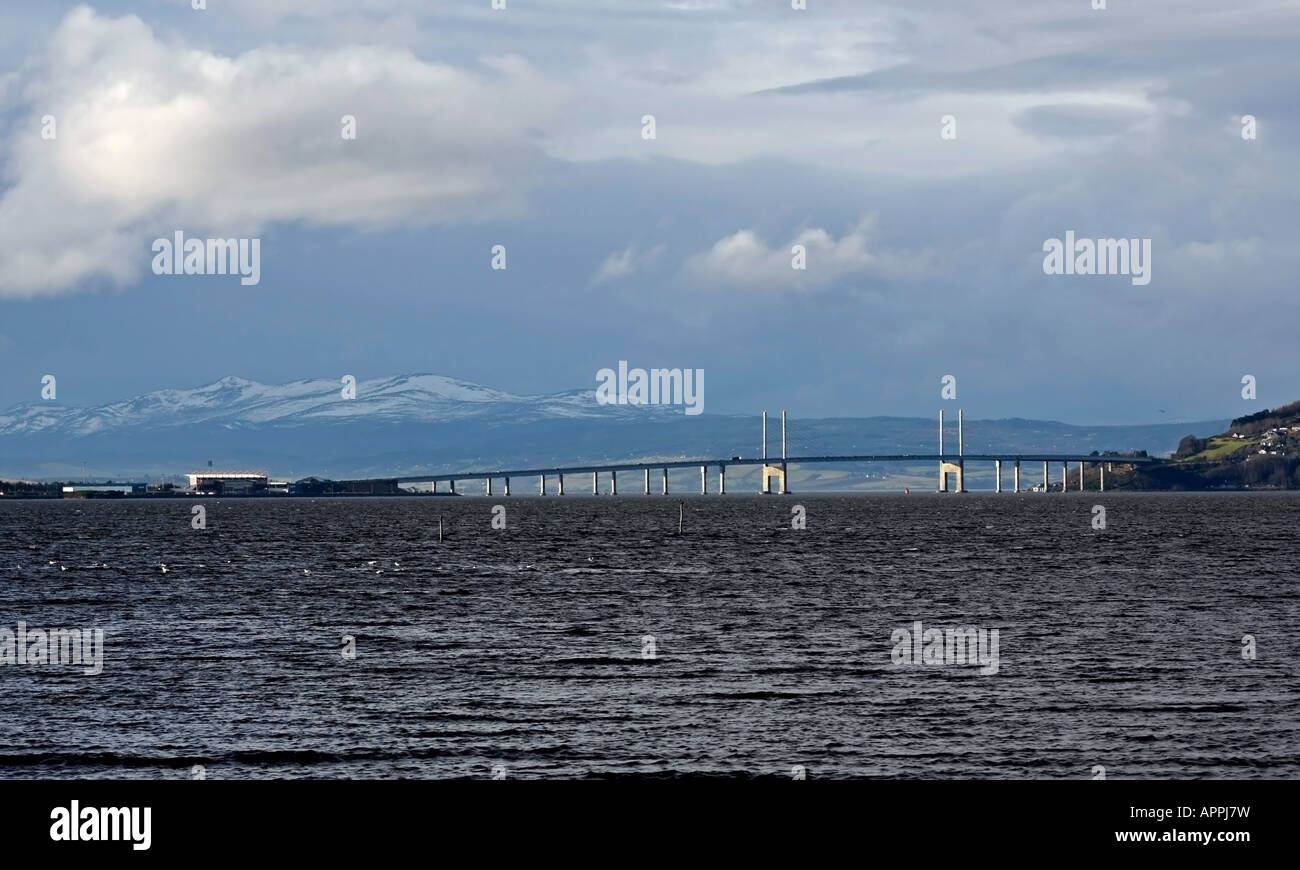 Blick über den Moray Firth in Richtung Inverness und der Kessock Brücke, Schottland, Vereinigtes Königreich Stockfoto