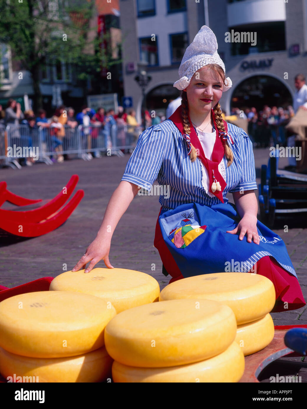 Mädchen [trachten] Käse Alkmaar Niederlande Stockfotografie - Alamy
