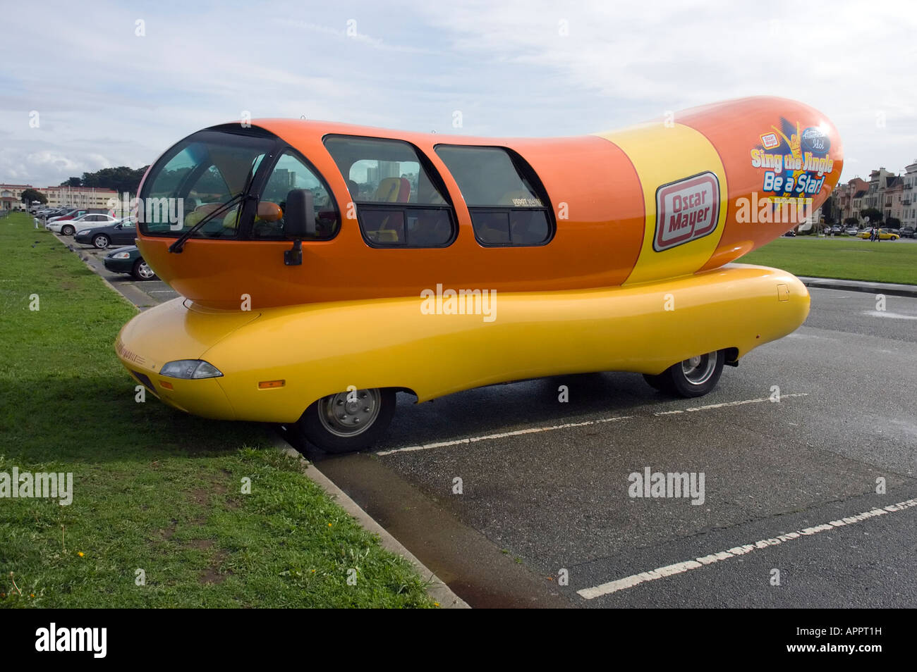 Hot Dog Wackelfigur - Kaufe jetzt den süßen Dackel für dein Auto! –