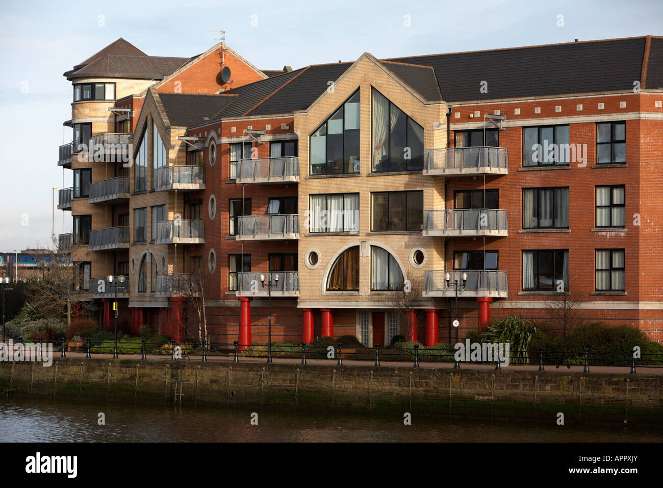 Greggs Kai am Flussufer Wohnungen Laganside am Fluss Lagan Belfast Nordirland Vereinigtes Königreich Stockfoto