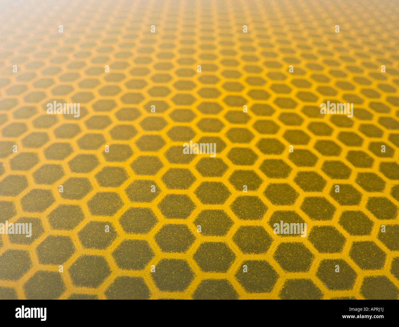 Reflektierende Wabenstruktur aus ein Verkehrsschild Stockfoto
