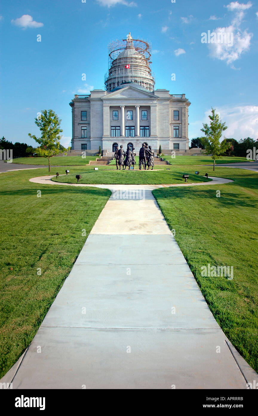 State Capitol in Little Rock Arkansas mit der Little Rock Nine-Statue Testament Stockfoto