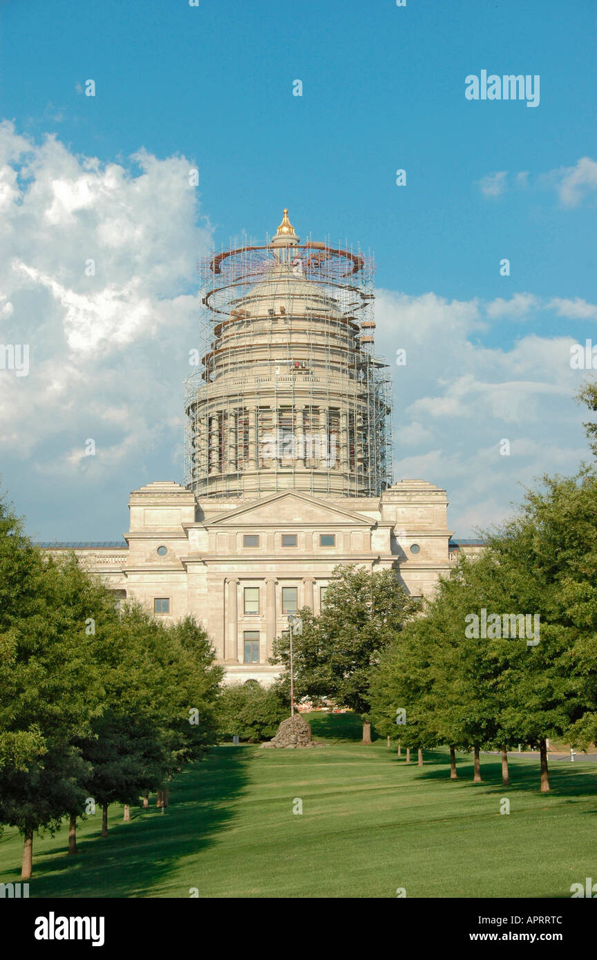 State Capitol in Little Rock Arkansas mit der Little Rock Nine-Statue Testament Stockfoto
