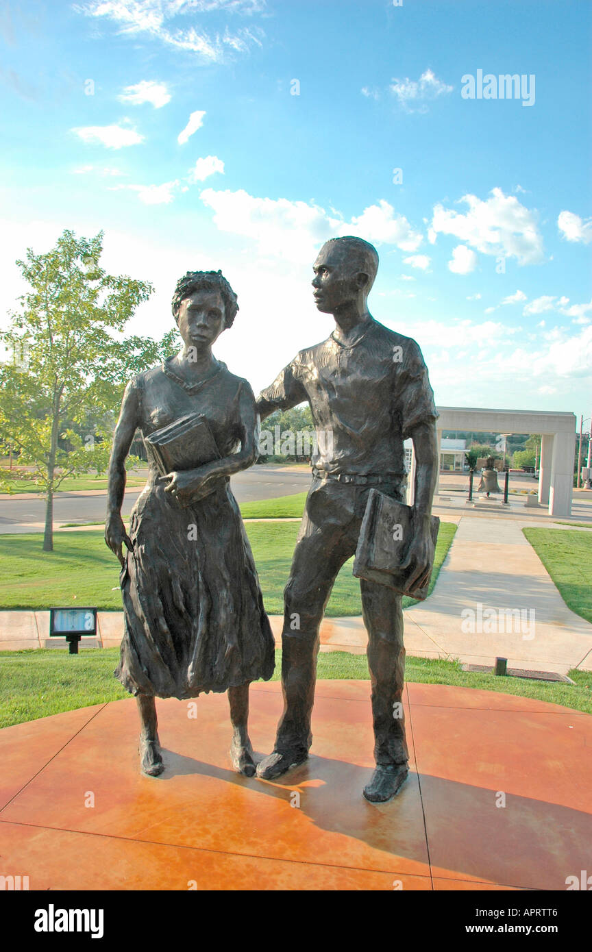 State Capitol in Little Rock Arkansas mit der Little Rock Nine statue Testament zur pädagogischen Proteste Rassentrennung Vorurteile USA America Stockfoto