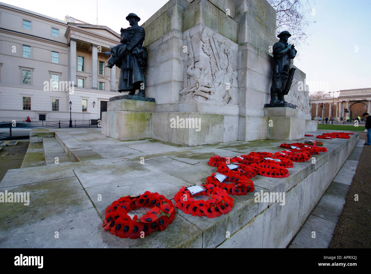 Die Royal Artillery Kriegerdenkmal mit Kränzen zu den Toten zum Gedenken an die gefallenen im ersten Weltkrieg. Stockfoto